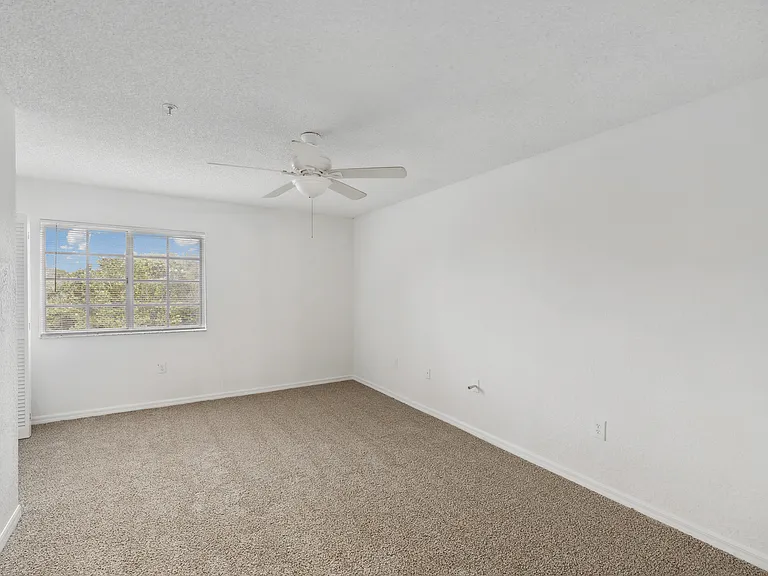 Venice Cove Apartments — Photo 15
