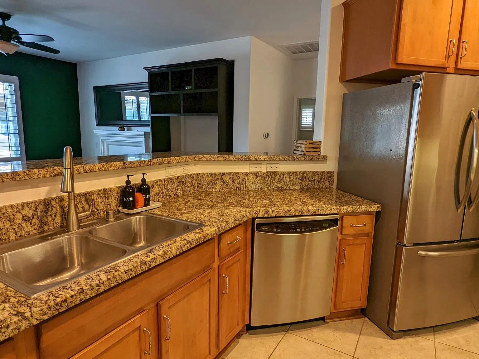 2 bed, 1390 sqft, $3,300 — Photo 3