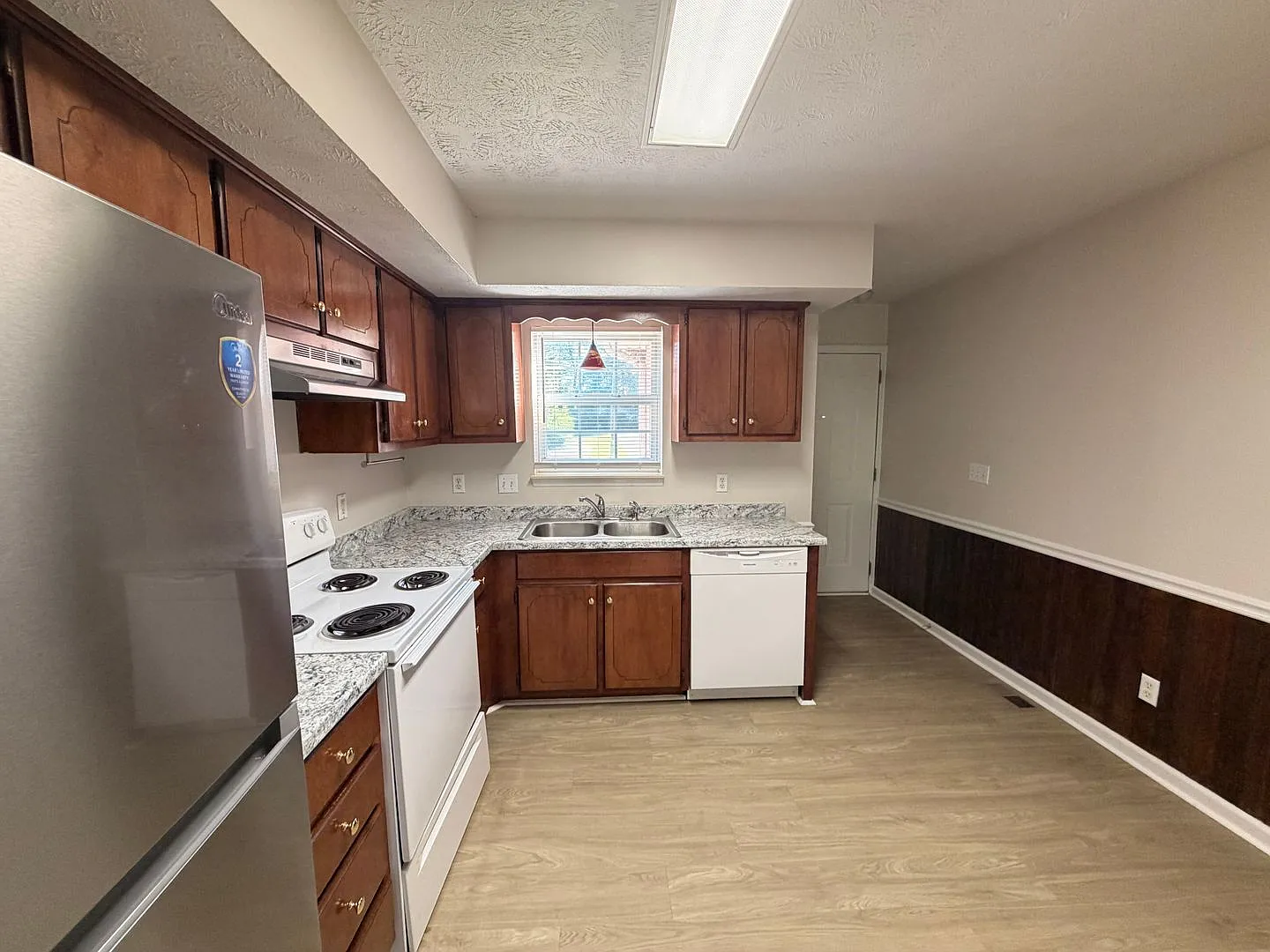 Newly Refreshed 3 Bedroom 2 Bath home in the heart of Smynra! — Photo 4