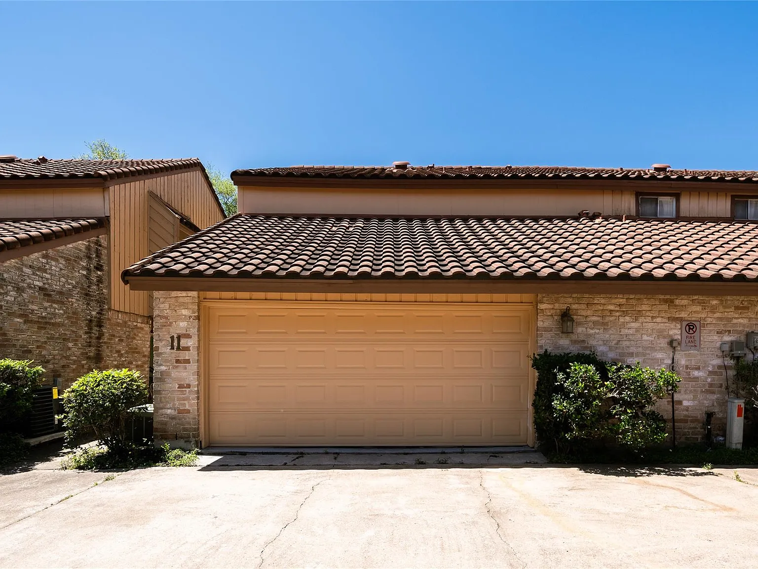 2 bed, 2.5 bath, 1664 sqft, $2,700 — Photo 2