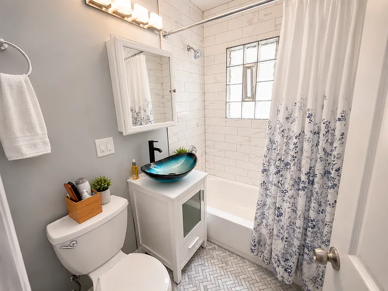 1721 N Artesian Ave #2 — Photo 12