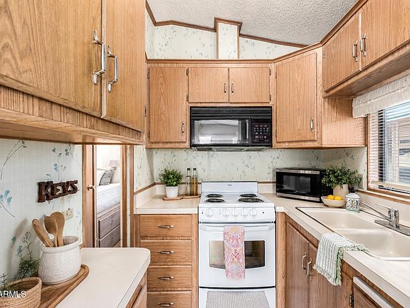 3rd image of 124 KAOLIN Drive