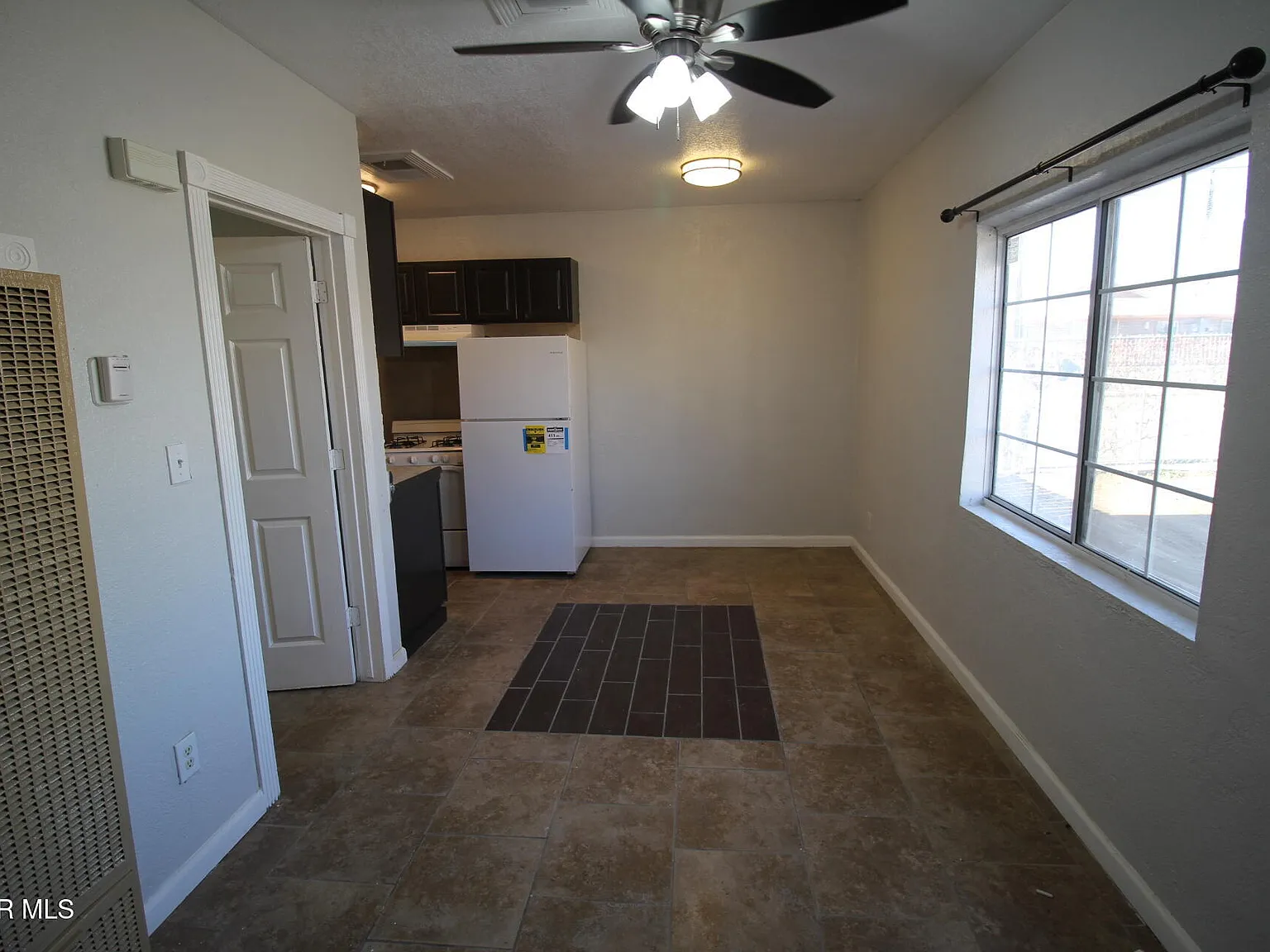 1 bed, 1.0 bath, 650 sqft, $800 — Photo 2