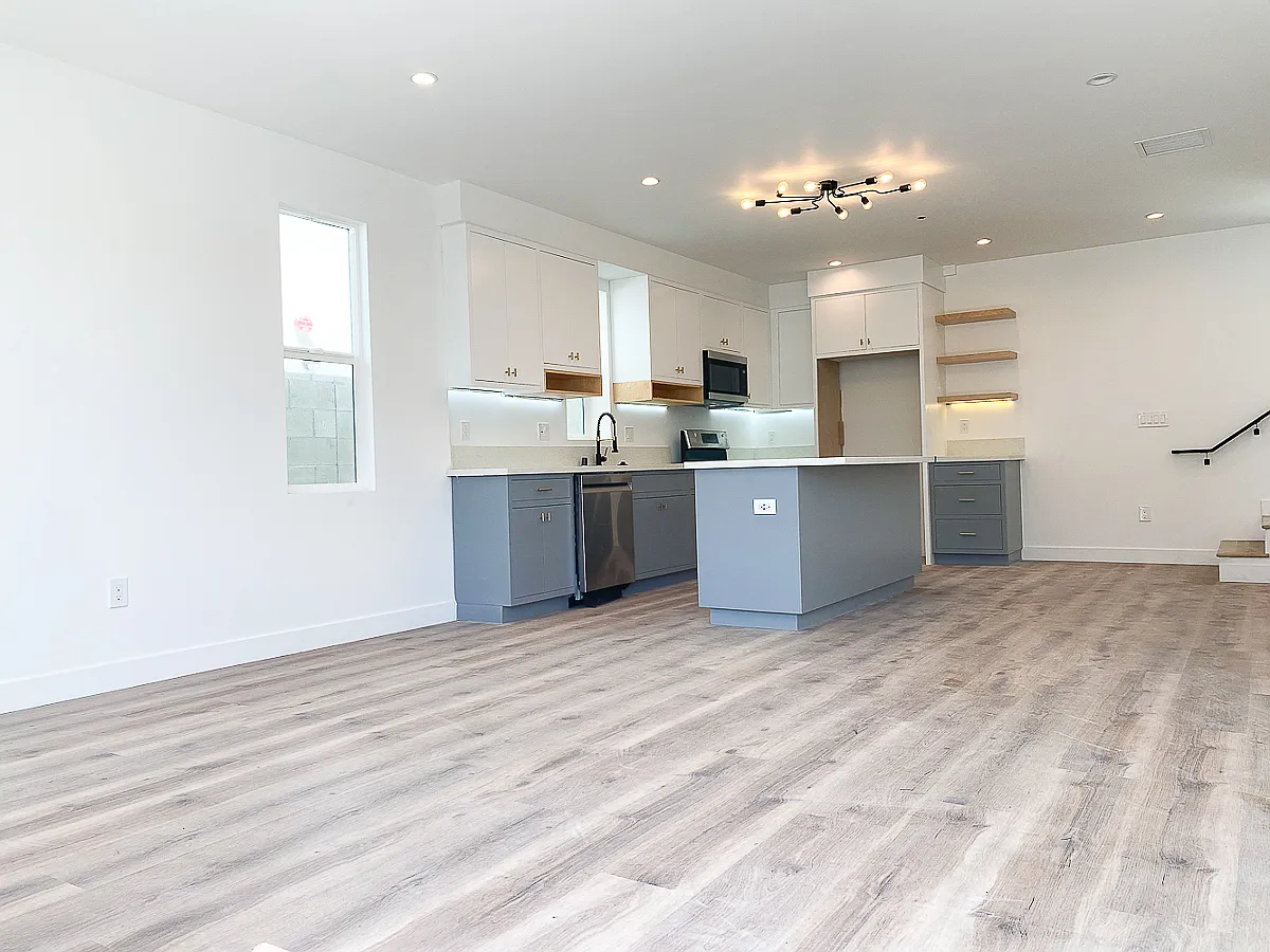 3 bed, 2.5 bath, 1475 sqft, $4,400 — Photo 4
