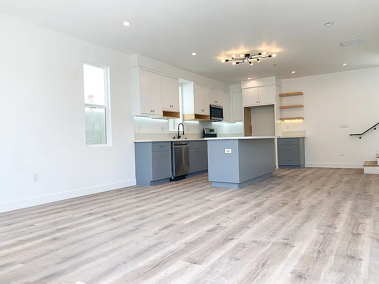 3003 S Cloverdale Ave — Photo 4
