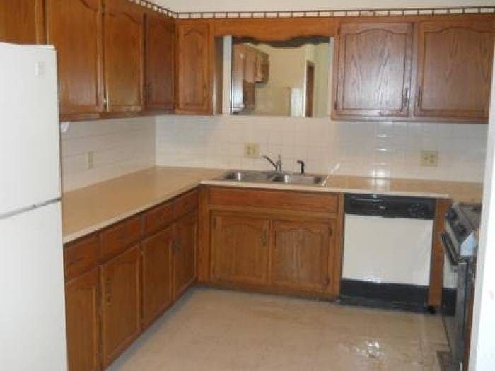 2nd image of 207 S Ellen St