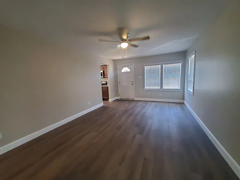 1208 Hillsboro St — Photo 2