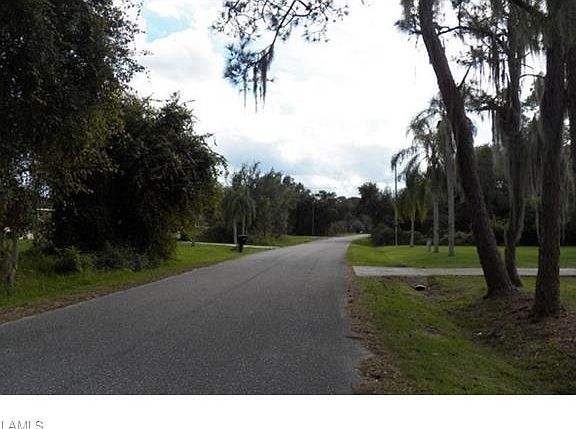 4th image of 366 Bottlebrush Ave
