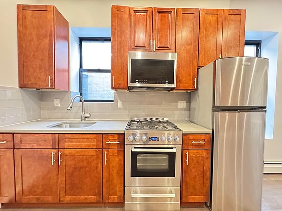 3rd image of 413 Bay Ridge Ave #3R