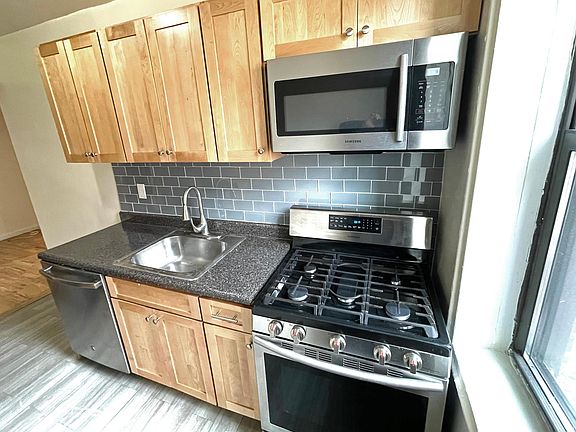 2nd image of 3439 Knox Pl APT 3B