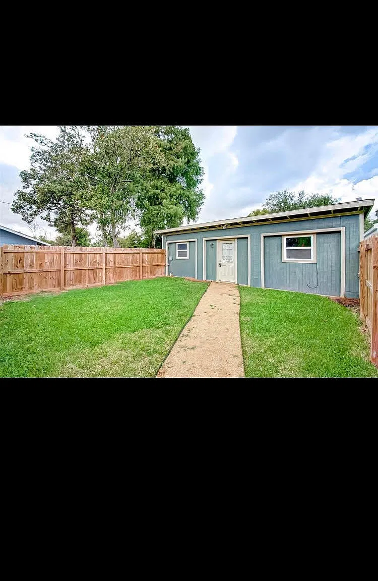 2 bed, 992 sqft, $1,300 — Photo 2