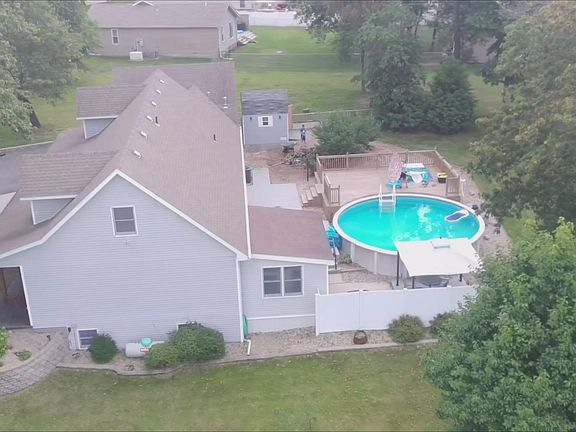3rd image of 9754 N Charter Rd