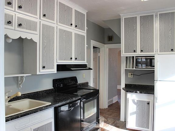 2nd image of 915 12th Ave S