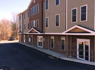 90 S Turnpike Rd APT 12, Wallingford, CT 06492