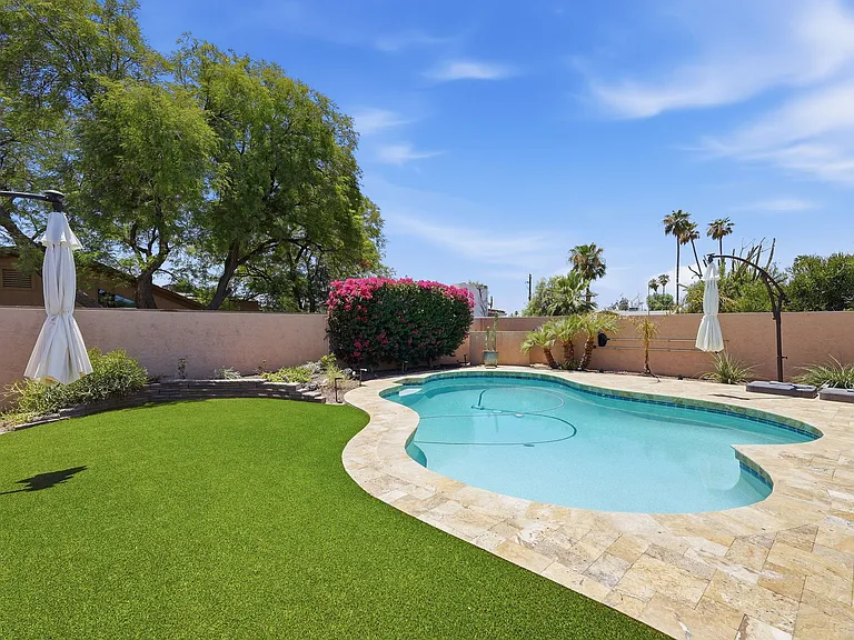 2610 S Fairfield Dr — Photo 1