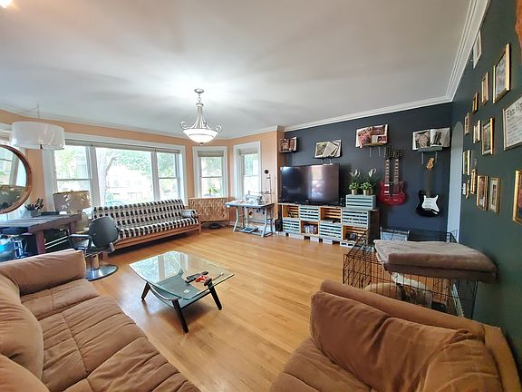 5th image of 6336 N Rockwell St APT 1
