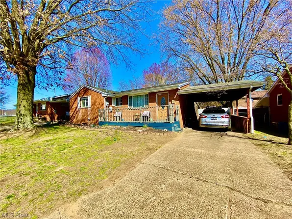 601 42nd St, Vienna, WV 26105