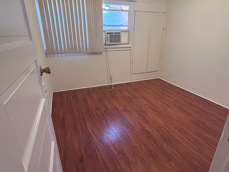 1570 Hazelwood Ave #1570 — Photo 9