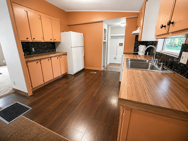 10160 SE Sunset Harbor Rd — Photo 4