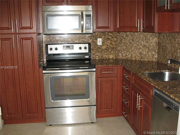 5th image of 300 Bayview Dr APT 604