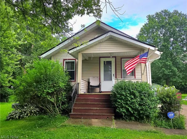 464 Rosegarden Dr NE, Warren, OH 44484