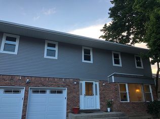 8 Albergo Ln, Syosset, NY 11791