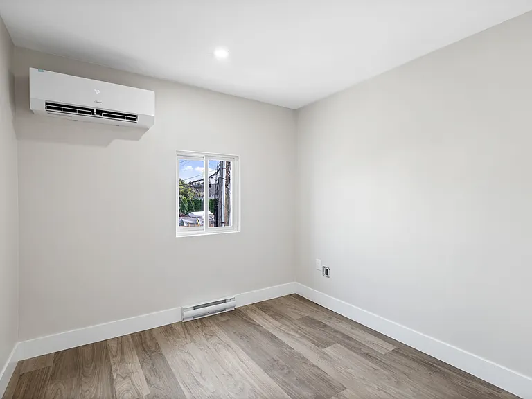 1157 Erie St E #3 — Photo 10