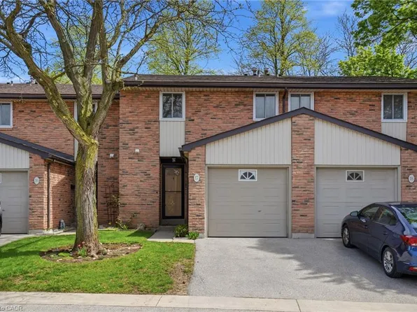 660 Oxford Rd #17, Burlington, ON L7N 3M1
