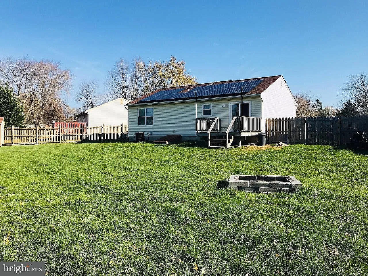 3 bed, 1084 sqft, $2,200 — Photo 2