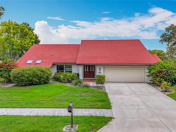 8822 Misty Creek Dr, Sarasota, FL 34241
