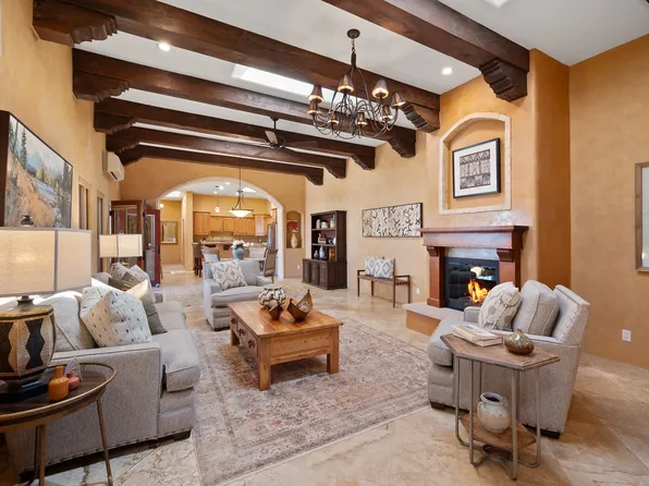 43 E Via Plaza Nueva, Santa Fe, NM 87507