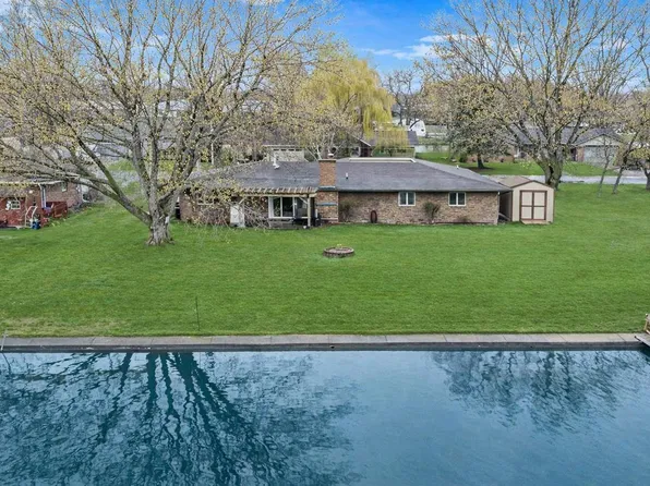 2204 Bluewater Dr, Warsaw, IN 46580