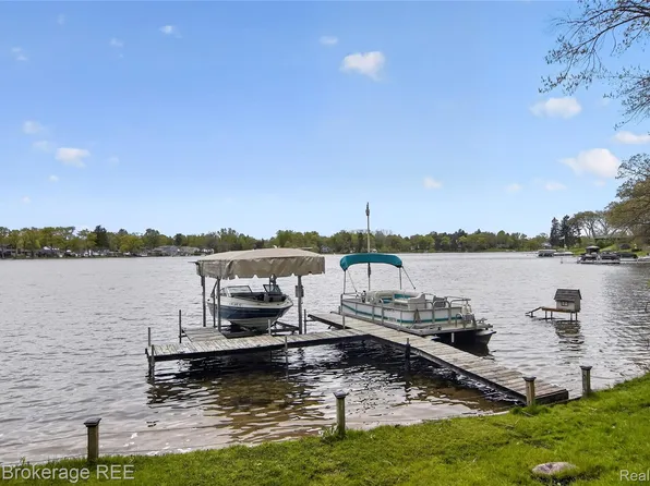 6311 Wellesley Ter, Clarkston, MI 48346