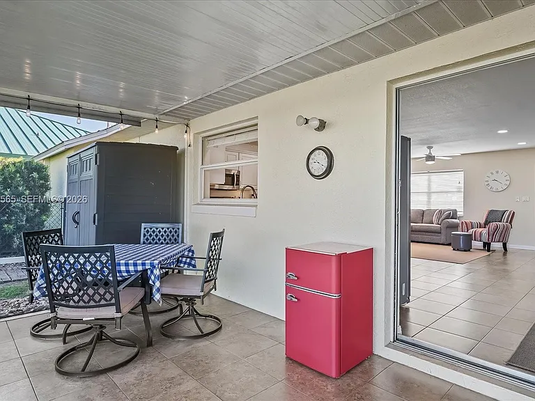 924 Lake Dr E — Photo 19