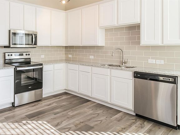 5th image of 2540 Aurora Ln