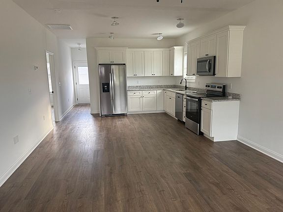2nd image of 842 Ridgewood Dr Unit 6