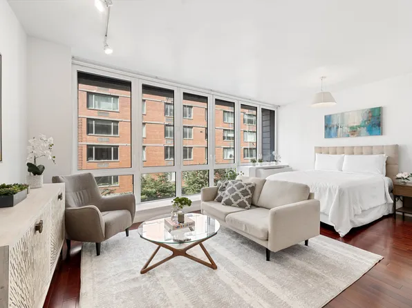 125 West 21st Street image 1 of 10