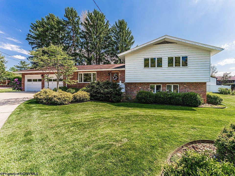 1st image of 674 Manor Pl