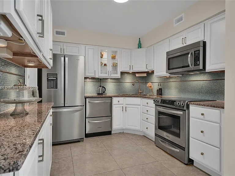 5151 Collins Ave #535 — Photo 11