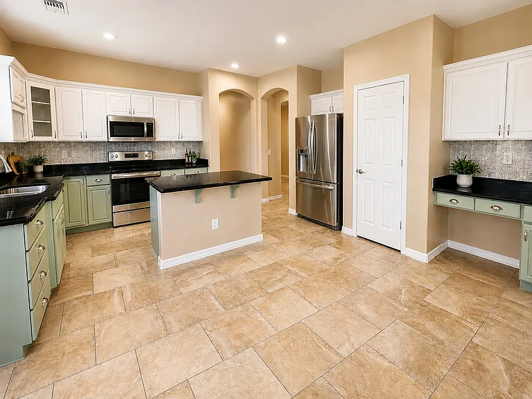 8206 S 22nd Ln — Photo 21