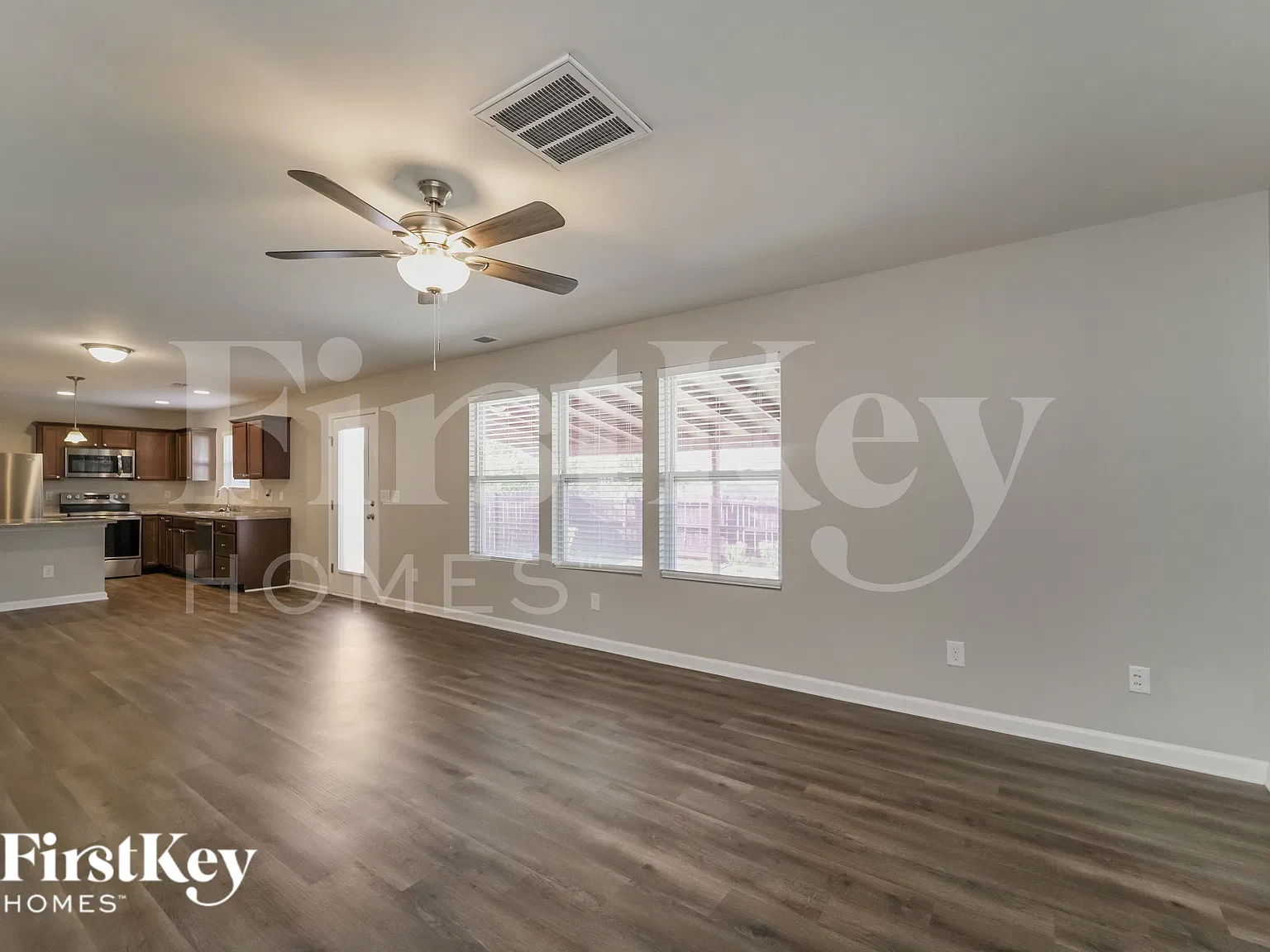 4 bed, 2.5 bath, 2090 sqft, $2,640 — Photo 3