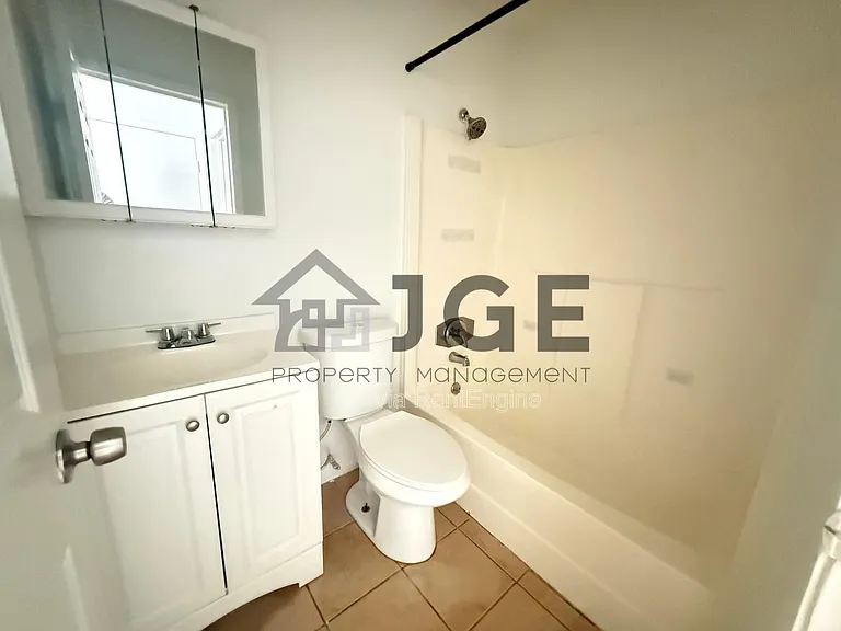 198 Charlotte Ave — Photo 6