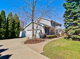 1313 Annie Ln, Libertyville, IL 60048