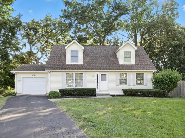 11 Hellios Ct, Fox Lake, IL 60020