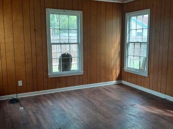 3rd image of 408 Graham Dr