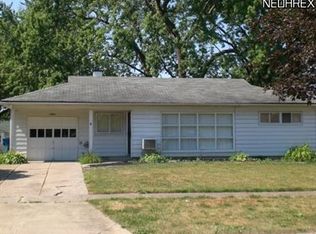 10001 Manorford Dr, Parma Heights, OH 44130