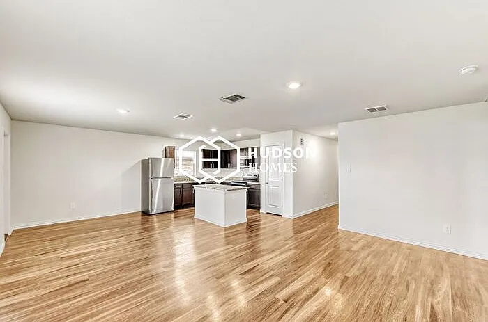 2722 Stallings Dr — Photo 4