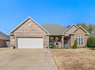 1211 Torbay Trce, Centerton, AR 72719