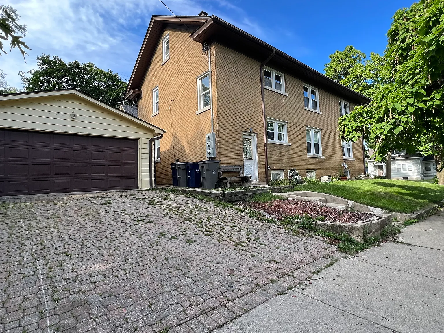 3 bed, 1100 sqft, $1,850 — Photo 2