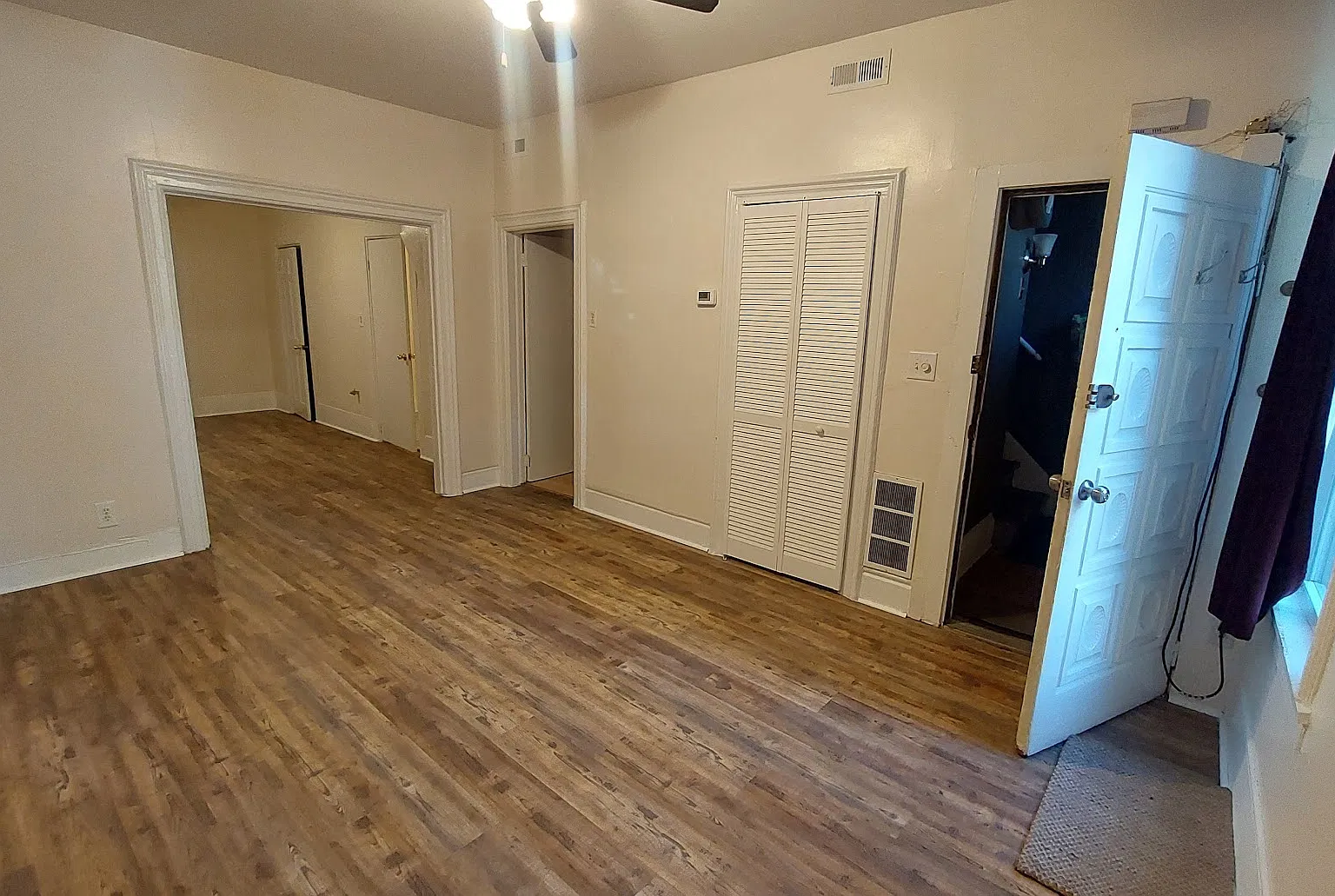 3 bed, 1100 sqft, $1,900 — Photo 2